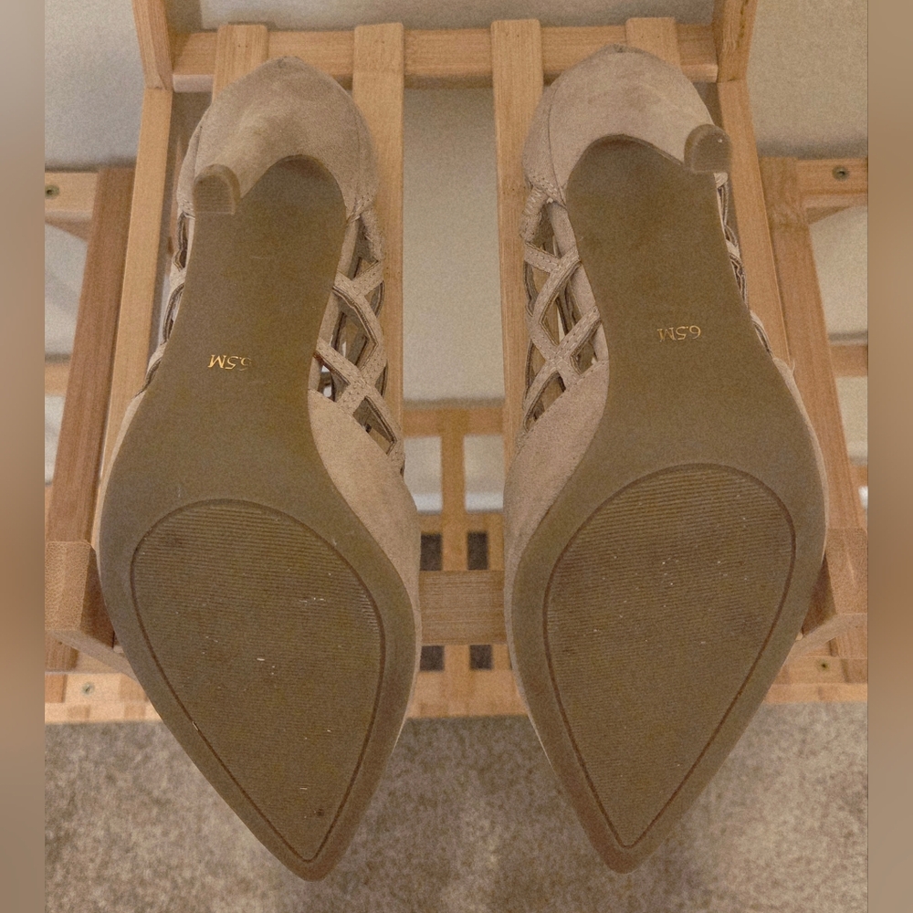 GUESS Lattice Pointed Toe Heeled Booties - Picture 6 of 7